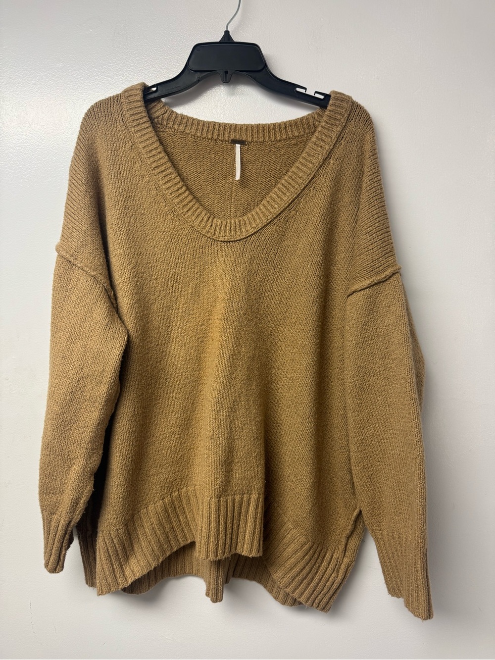 Free People Brookside Tunic Sweater Large Camel Oversized Slouchy V Neck Boho C5 - Picture 6 of 13